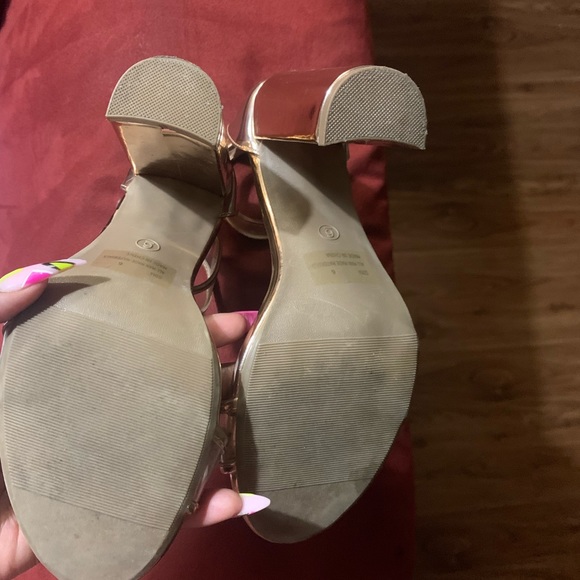 Light pink heels size 6 - Picture 3 of 3